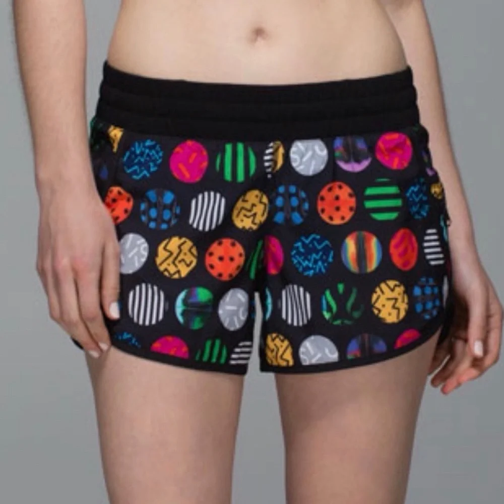 Lululemon Seawheeze Tracker Short ✨RARE✨ Circle Pills Print Size 10 EUC